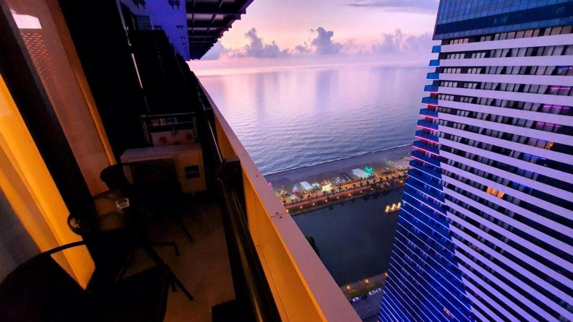 Sea View Orbi City Aparthotel Batumi Exterior photo
